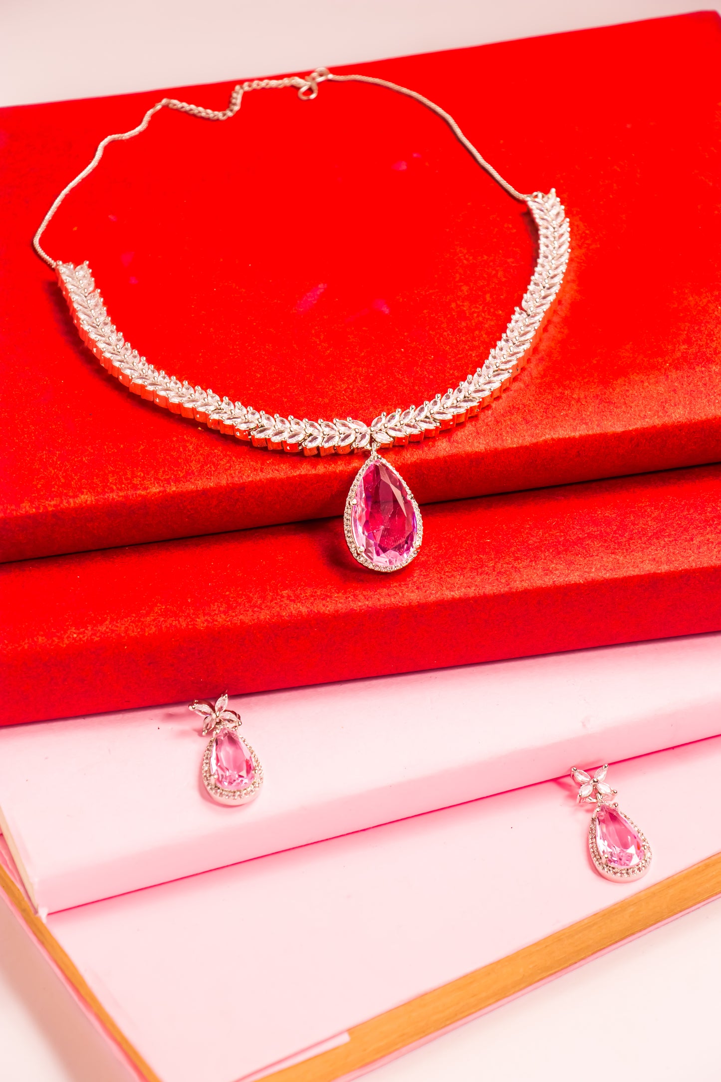 Heavenly Aura Necklace Set