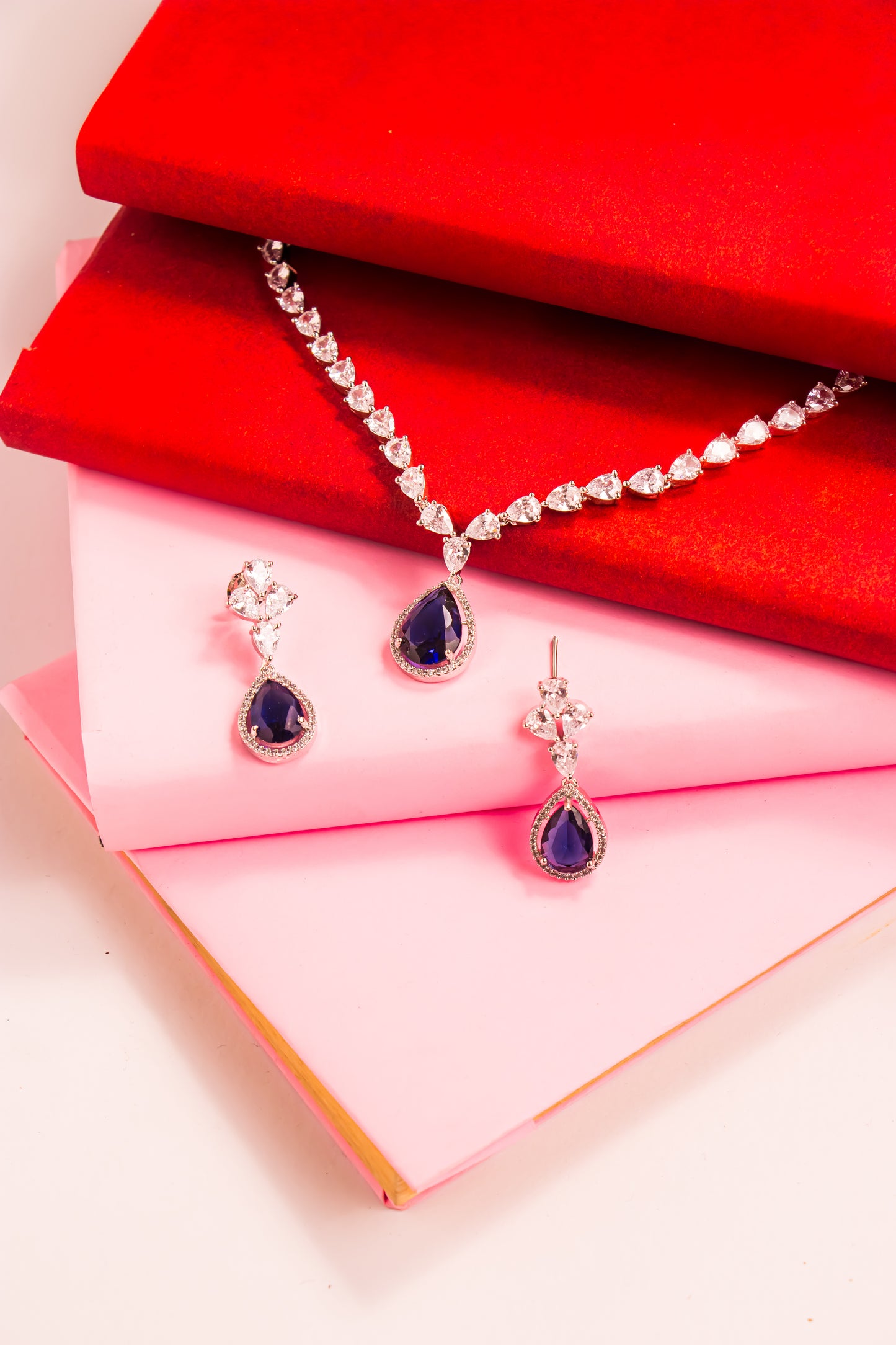 Elizabeth's Throne Necklace Set