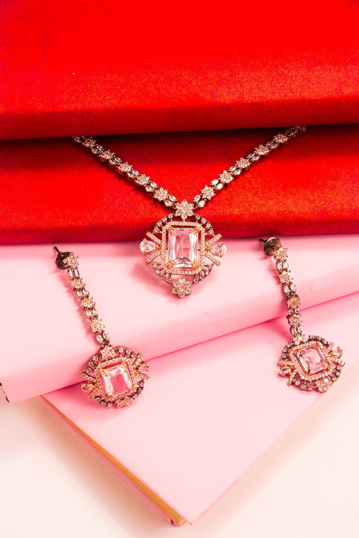 Athena’s Venus Necklace Set
