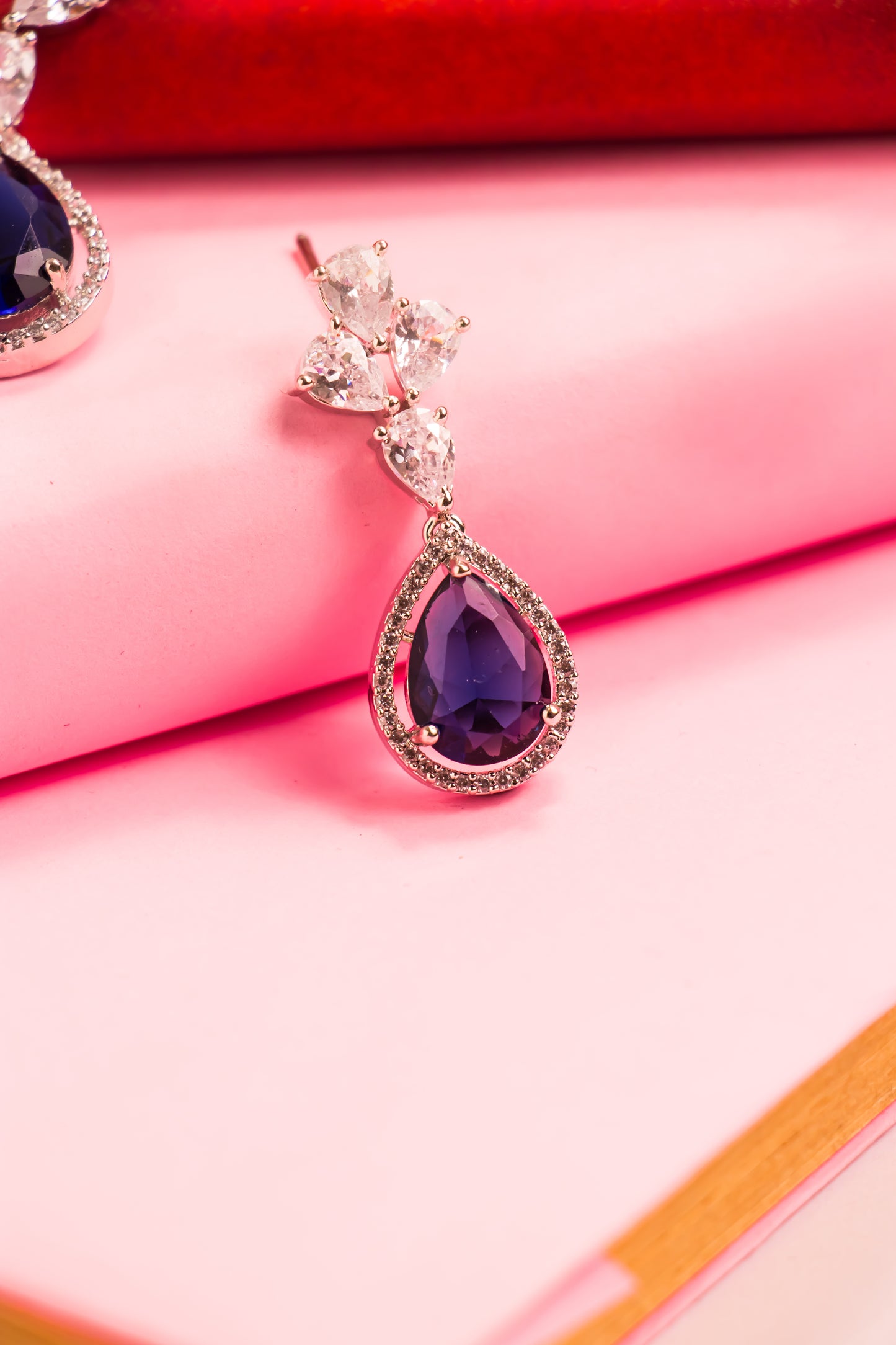 Elizabeth's Throne Necklace Set
