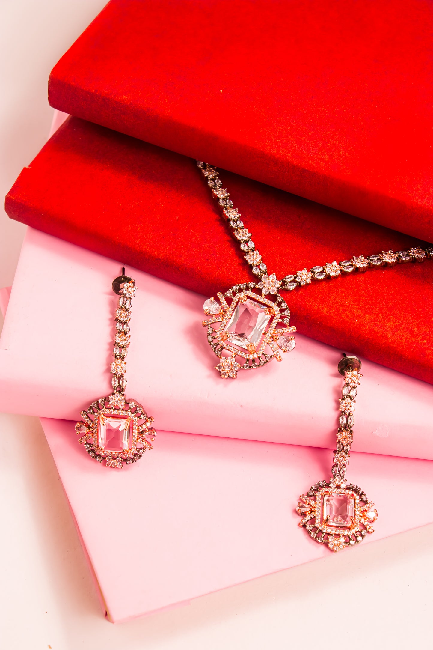 Athena’s Venus Necklace Set