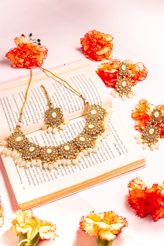 Noor's Dazzle Kundan Necklace Set