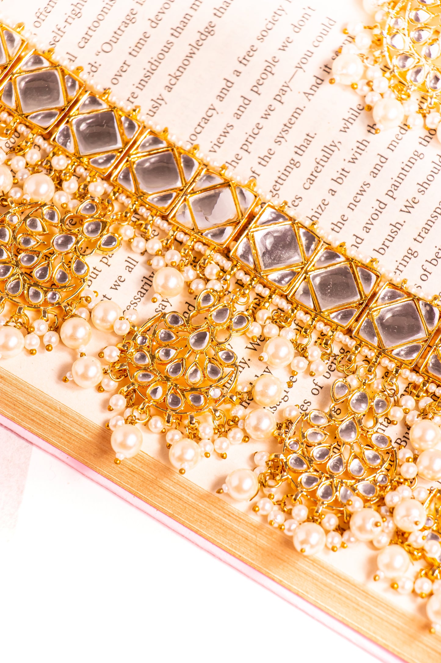 Jahan's Elegance Kundan Choker Necklace Set
