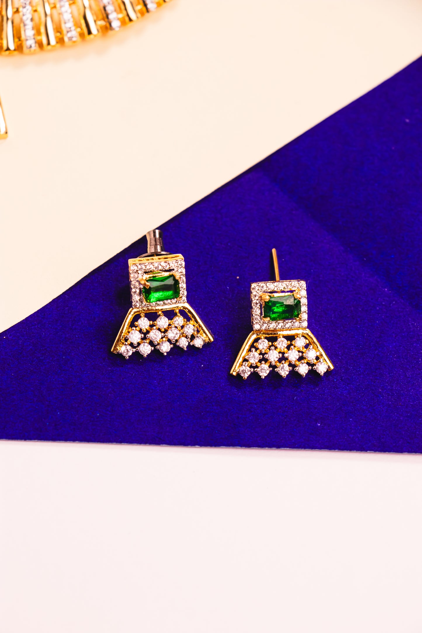 Venusian Glow Necklace Set
