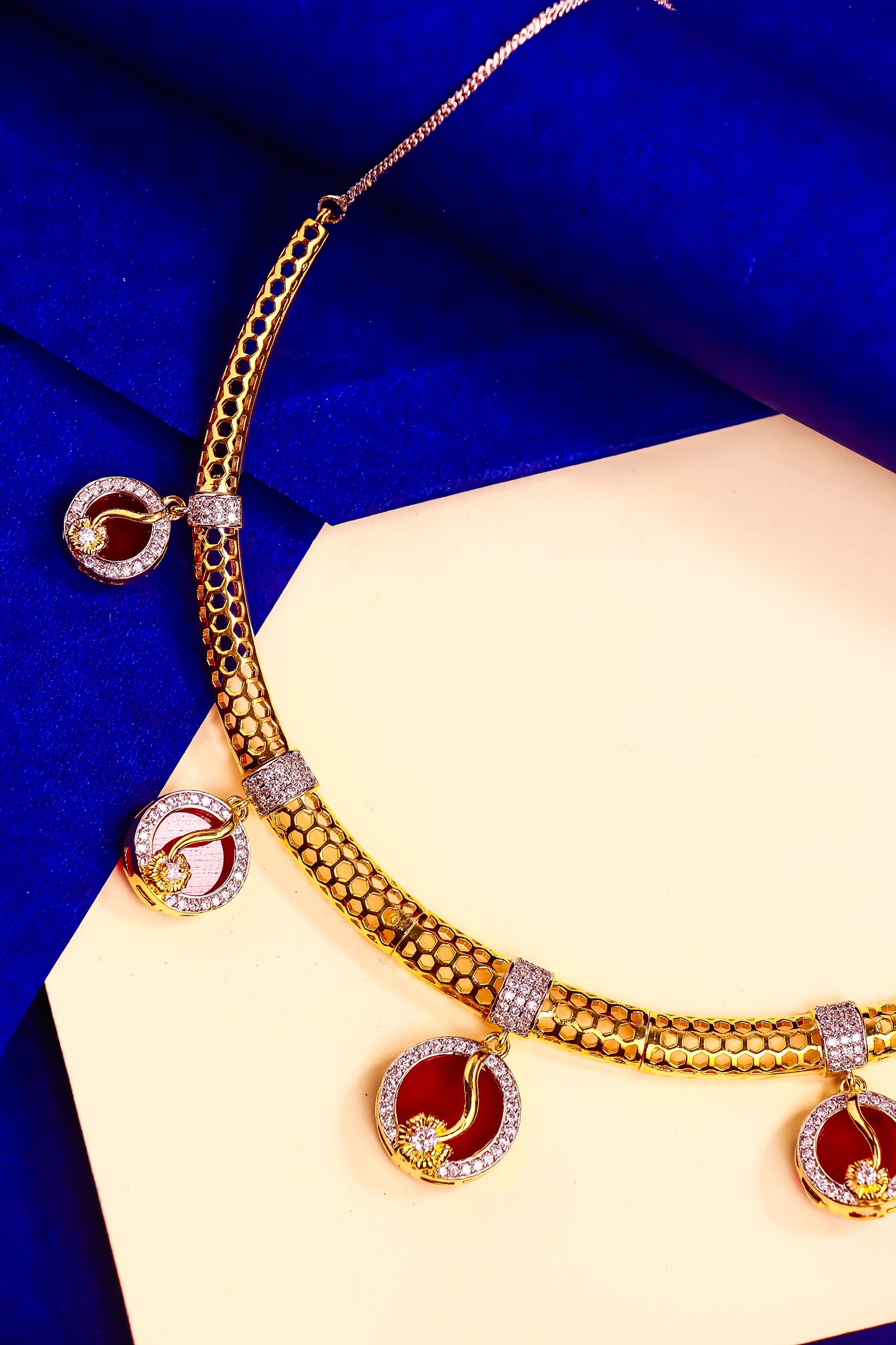 Mythos Medallions Necklace Set