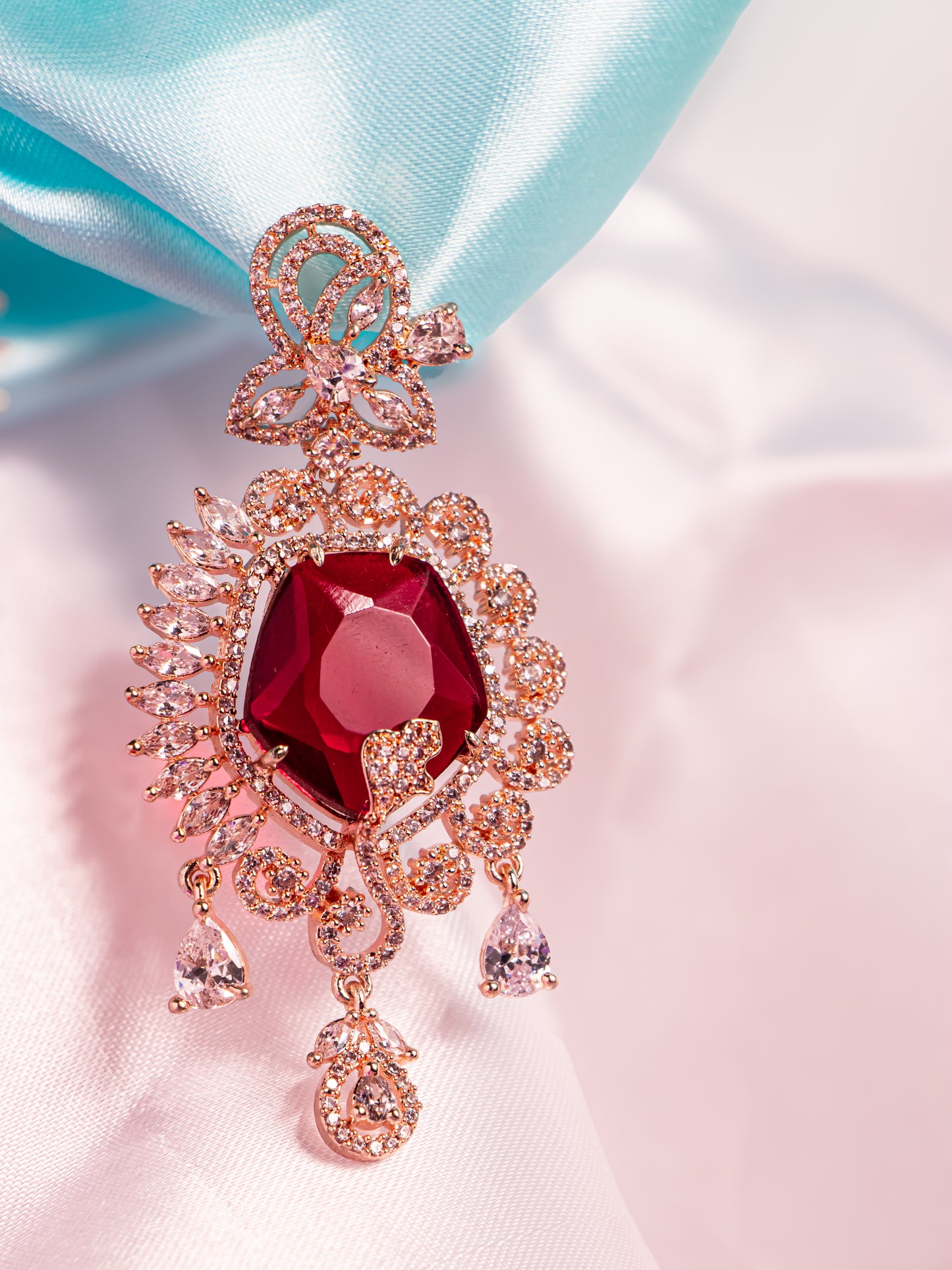 Queen’s Aura Earrings
