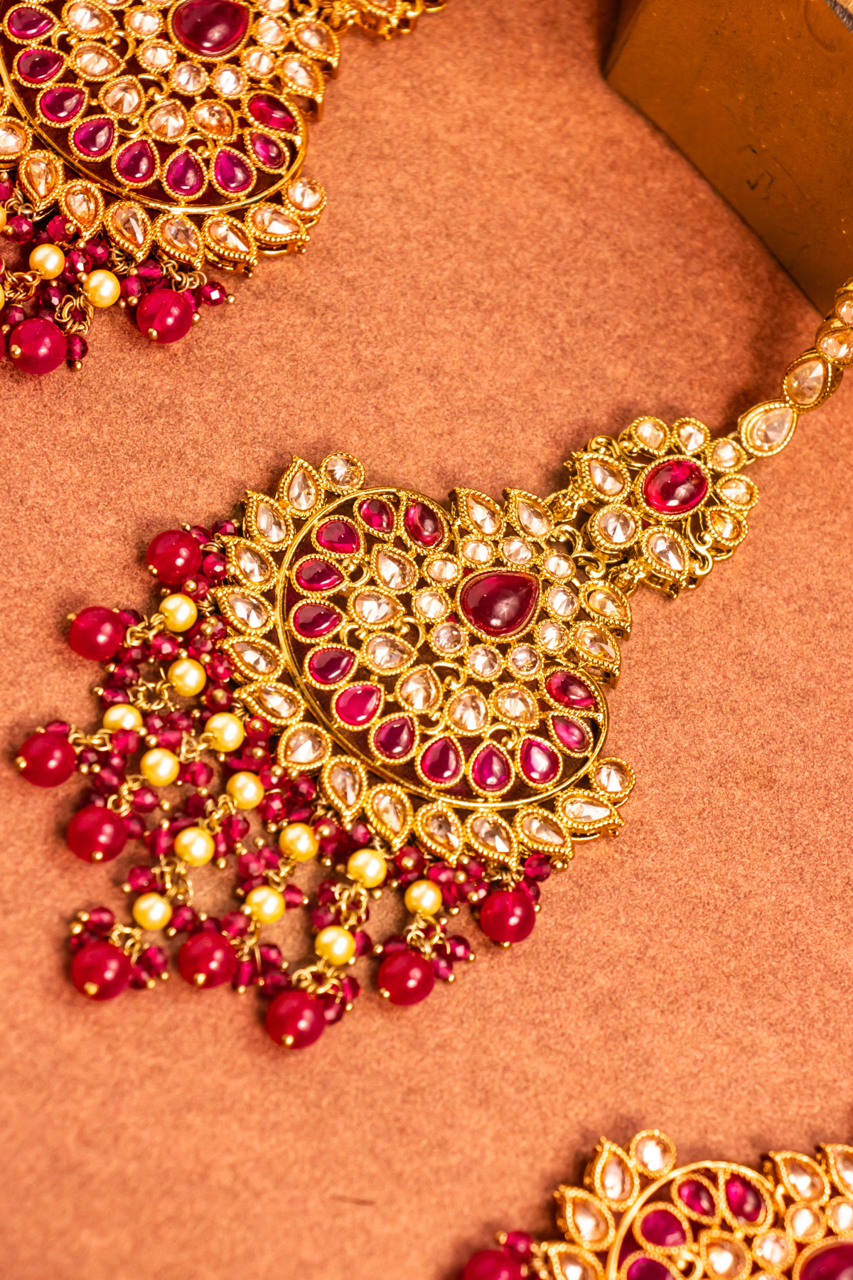 Ameeran Aura Mangtika Set