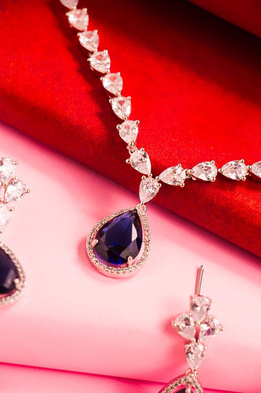 Elizabeth's Throne Necklace Set