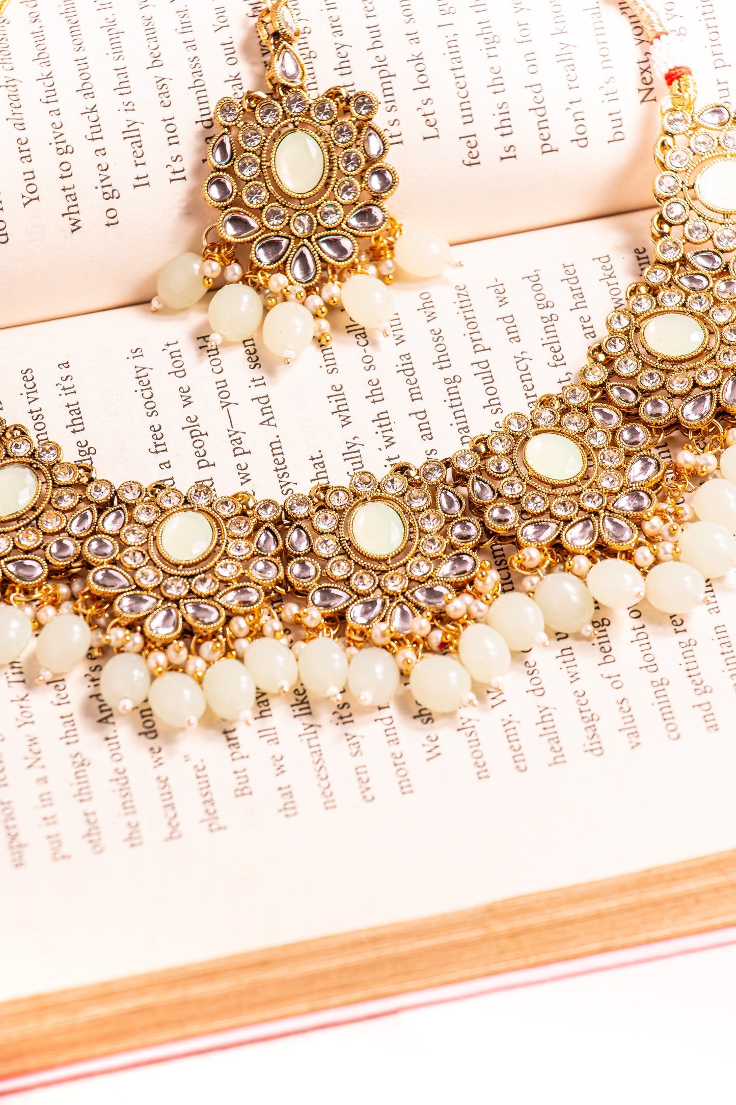 Noor's Dazzle Kundan Necklace Set