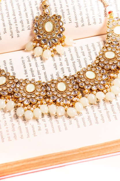 Noor's Dazzle Kundan Necklace Set