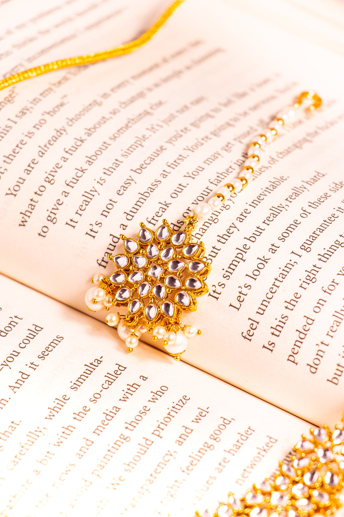 Noor's Splendour Kundan Necklace Set