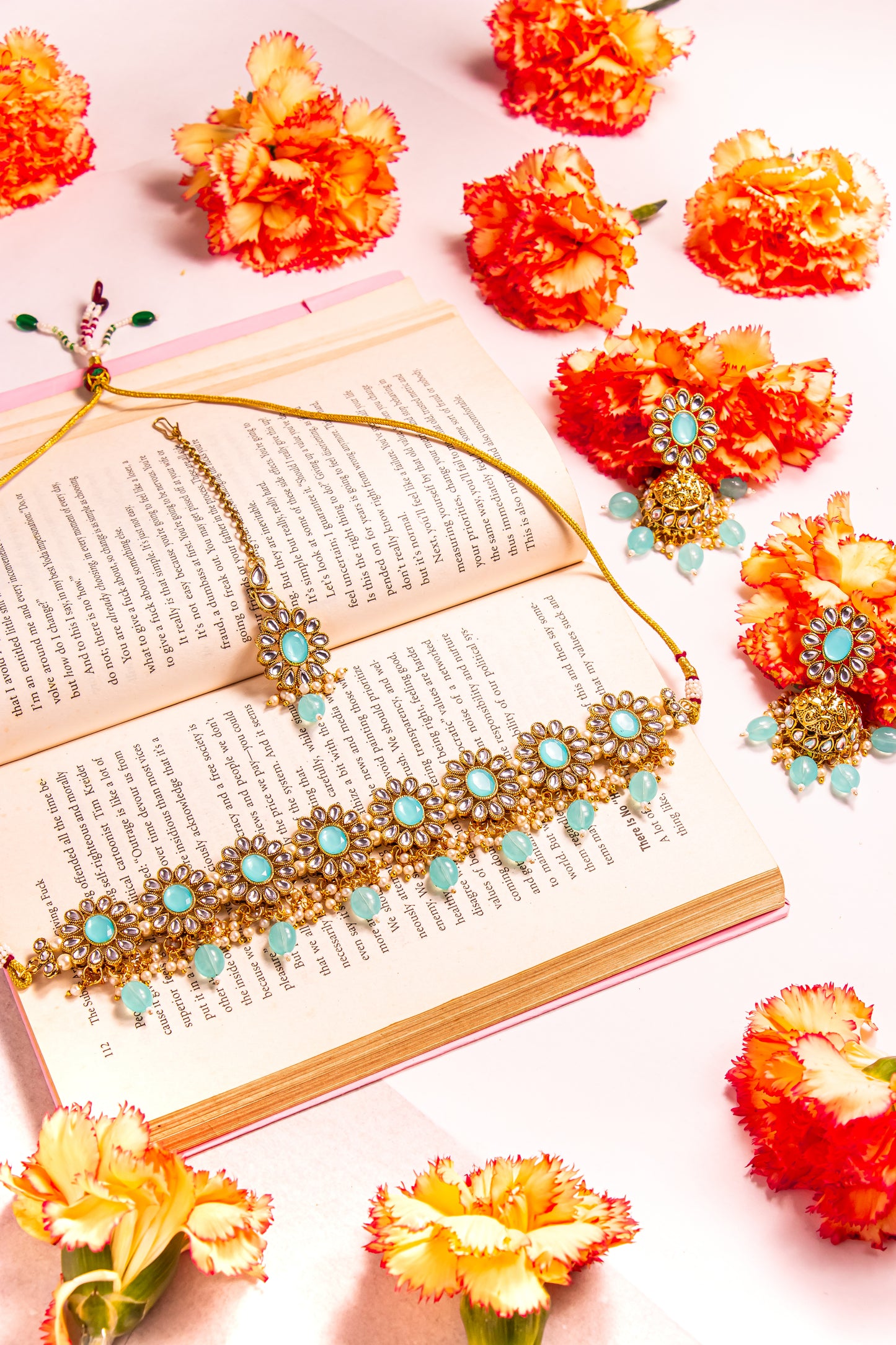 Noor's Glow Kundan Choker Necklace Set
