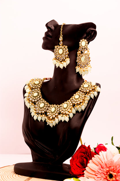 Noor's Dazzle Kundan Necklace Set