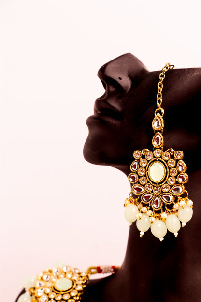 Noor's Dazzle Kundan Necklace Set