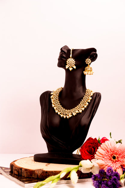 Noor's Splendour Kundan Necklace Set