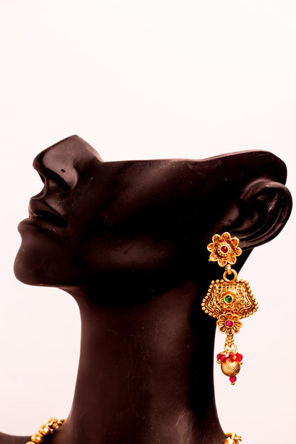 Padmavati's Dazzle Necklace Set