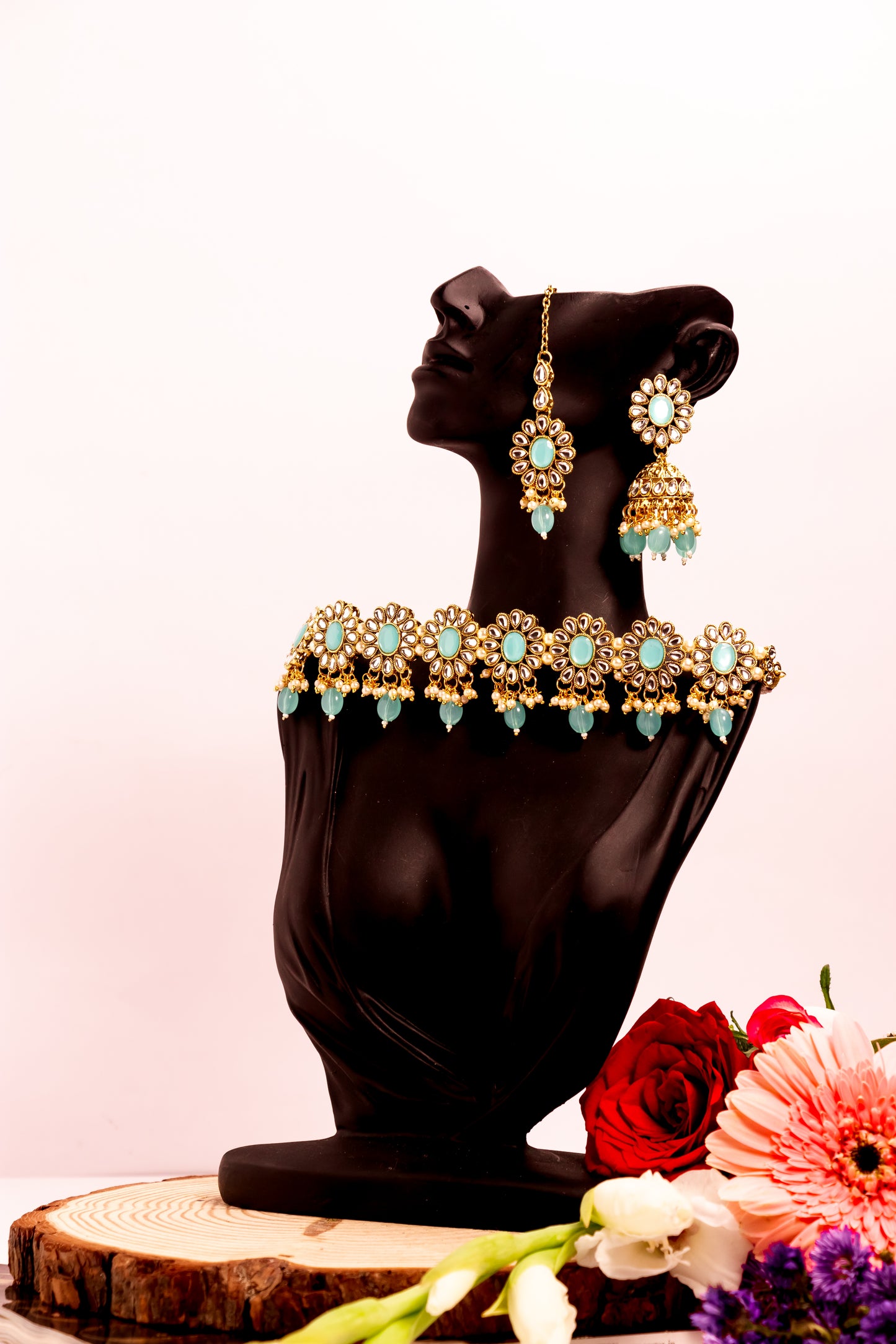 Noor's Glow Kundan Choker Necklace Set