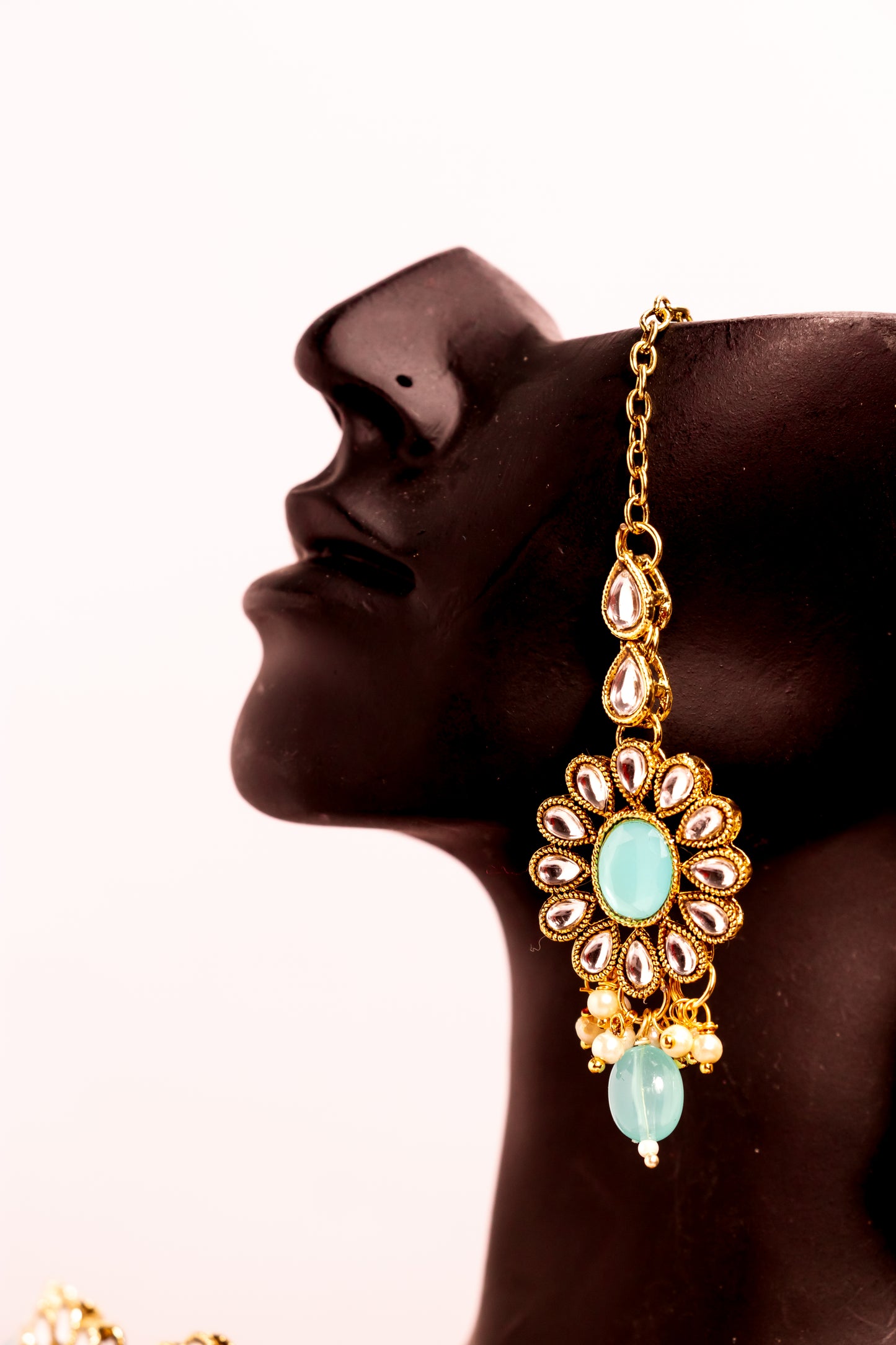 Noor's Glow Kundan Choker Necklace Set