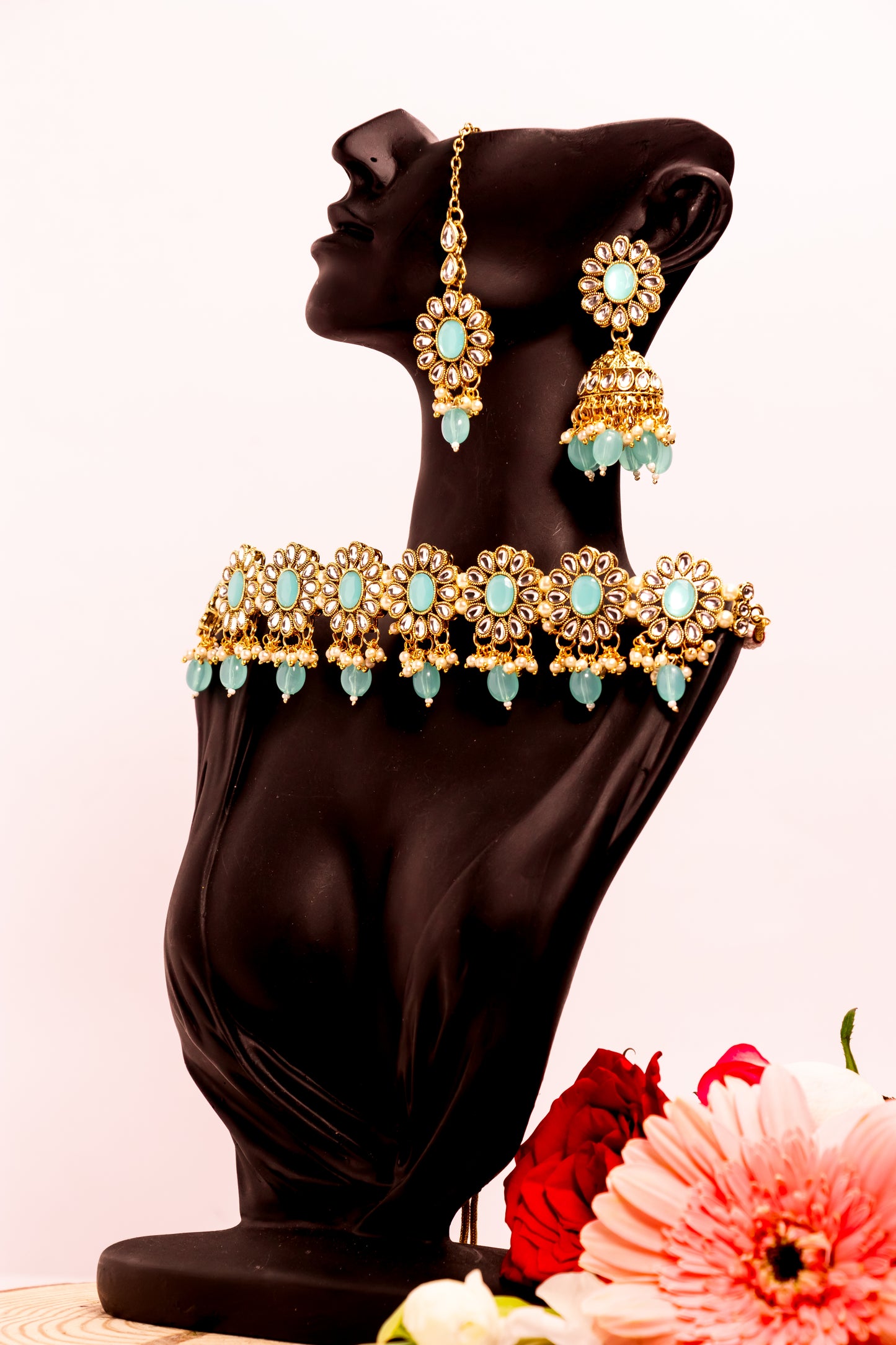 Noor's Glow Kundan Choker Necklace Set