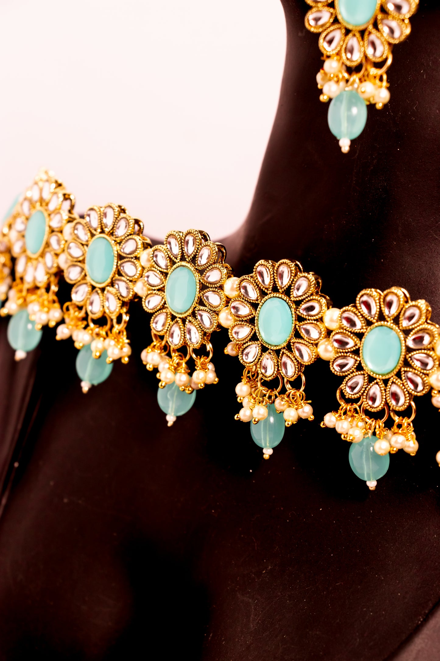 Noor's Glow Kundan Choker Necklace Set