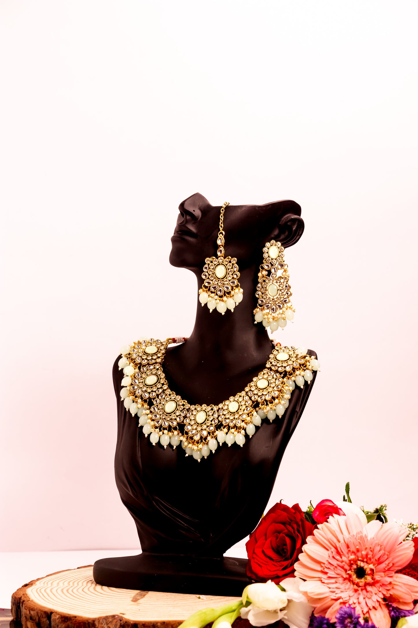 Noor's Dazzle Kundan Necklace Set
