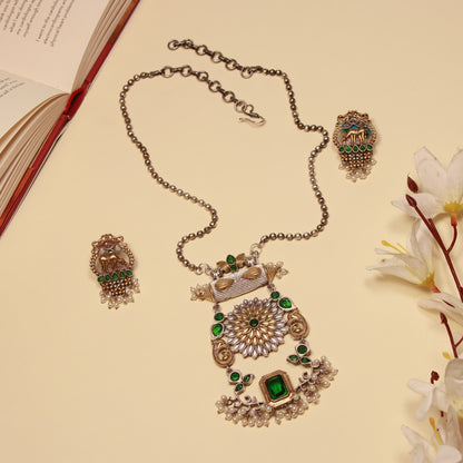 Serene Elegance Green Necklace