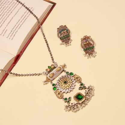 Serene Elegance Green Necklace